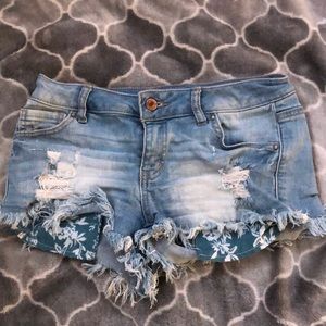 forever 21,ripped Jean shorts,white flower pockets